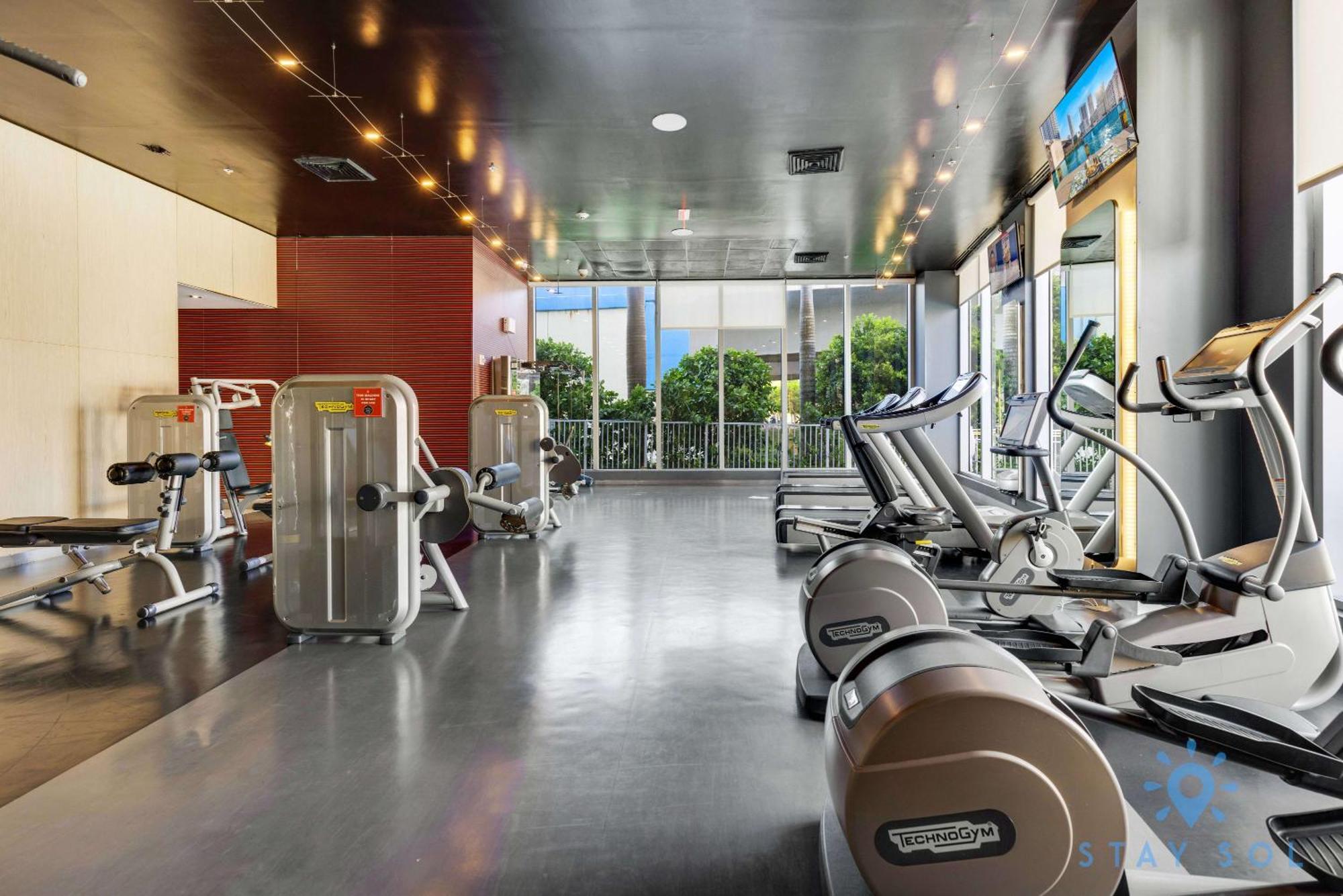 Upper Studio With Balcony,Pool And Gym, Near Beach Холандейл Бийч Екстериор снимка